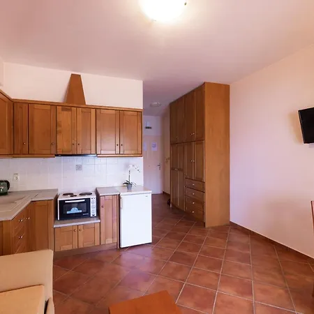 Bisti Πανσιόν Ερμιόνη